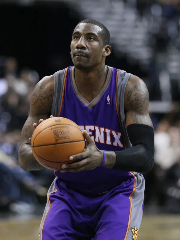 Amar'e Stoudemire on a basketball court